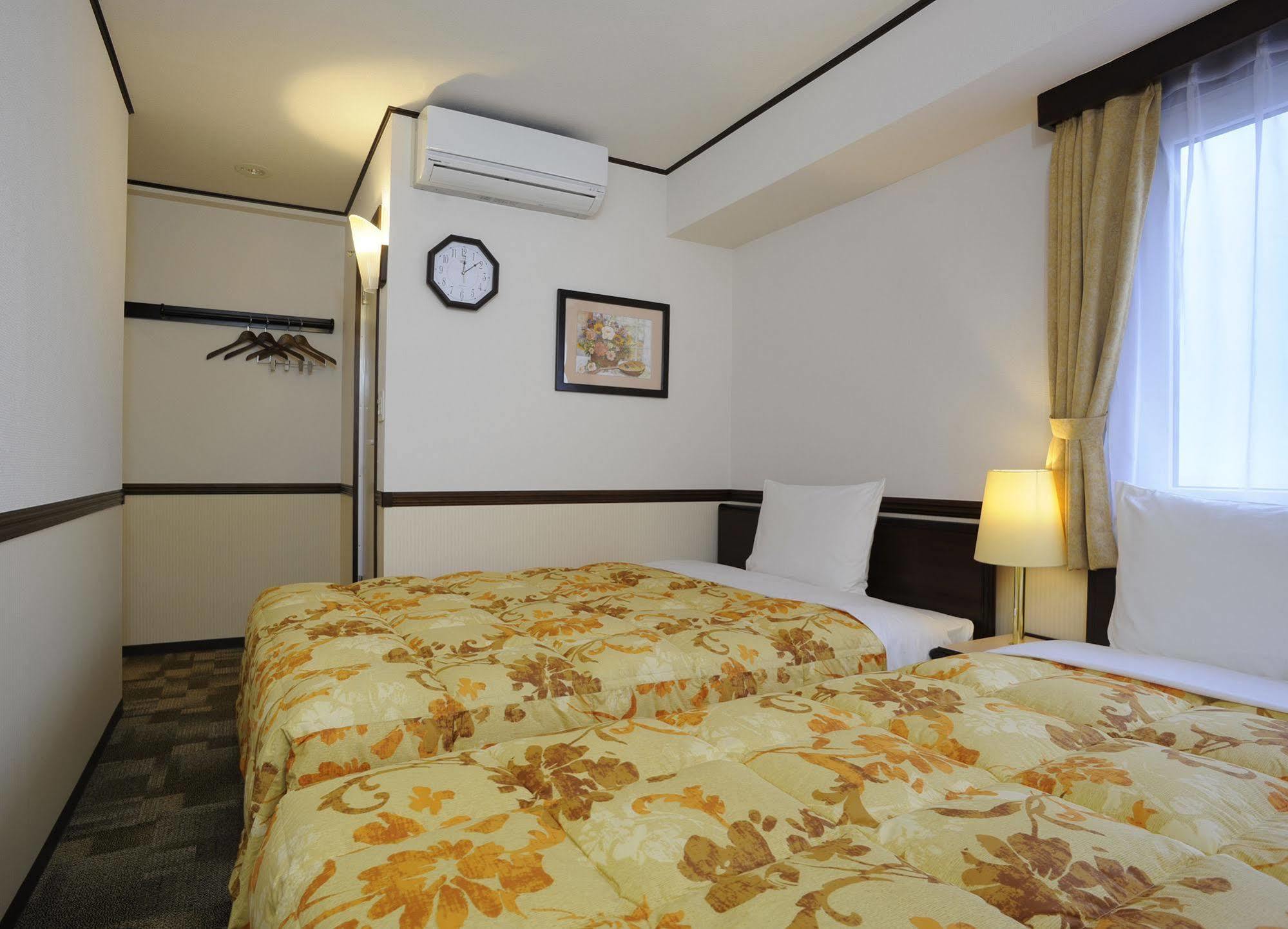 Toyoko Inn Shonan Hiratsuka Eki Kita Guchi No 2 מראה חיצוני תמונה